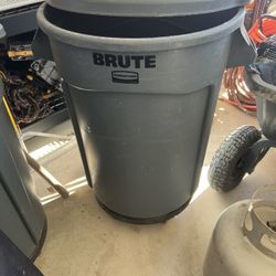 Brute Trash Can