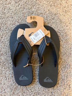 New Men’s Quiksilver sandals 10