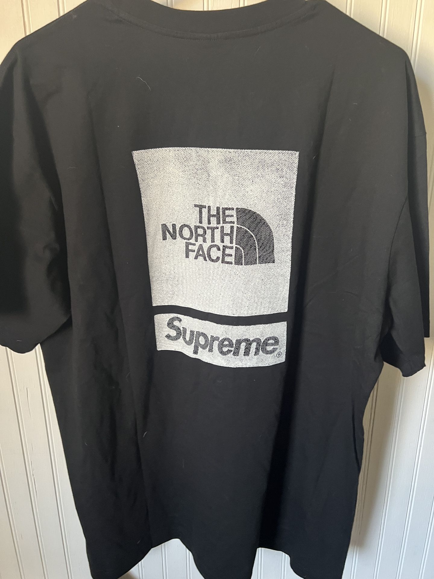 North face X supreme Tshirt Size Large