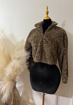 Women’s Fury Sweater Size Small