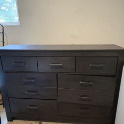 Dresser With Mirror