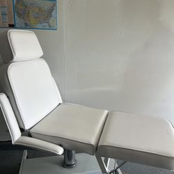 Esthetician/ Eyebrow Artist chair 