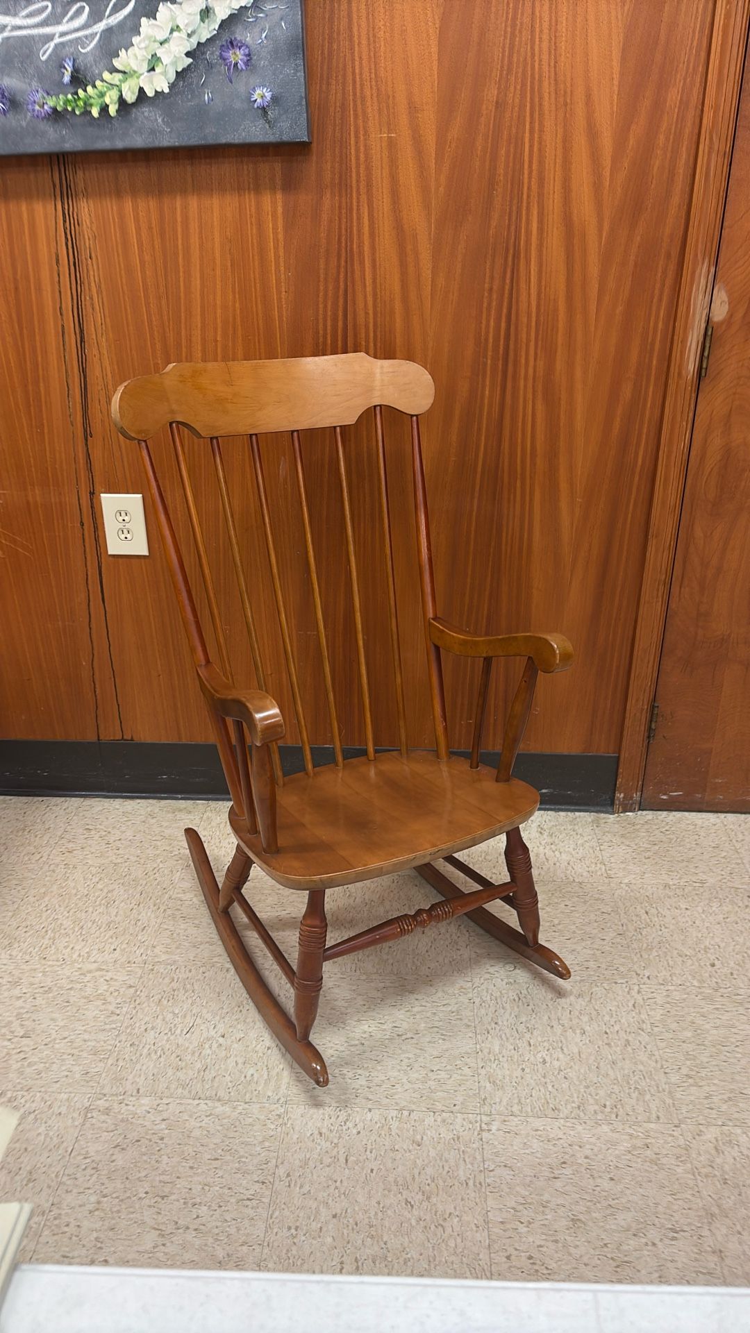 Rocking Chair No Deep Scratches Or Dents Very Good Condition