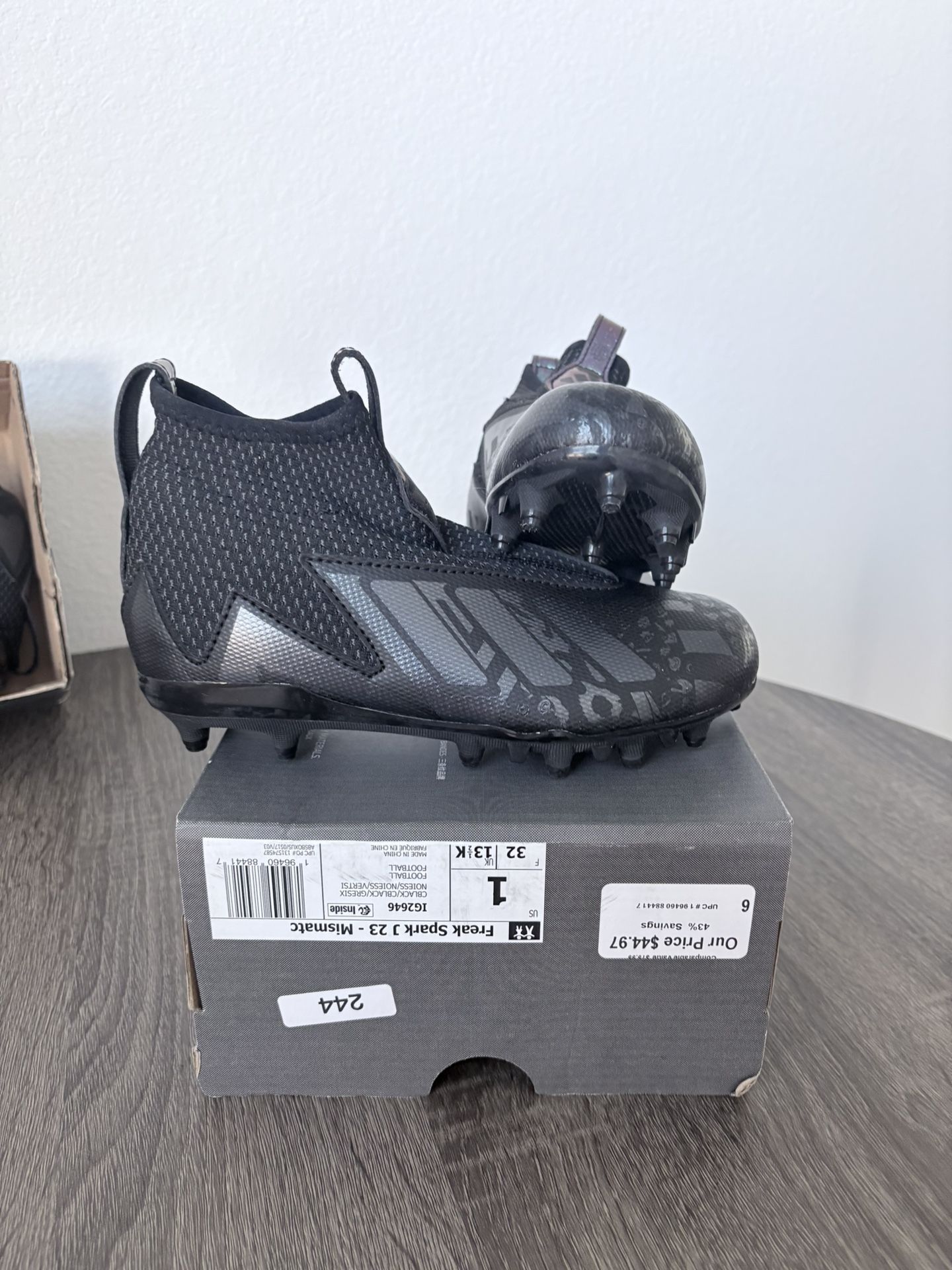 Youth football cleats