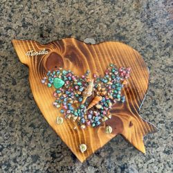 Wooden key holder in good condition 