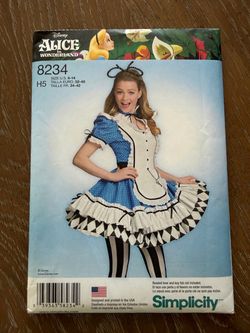 Costume Alice in Wonderland pattern