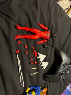 Mess toys scarlet comes with what is in the picture