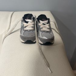 New Balance’s Size:4