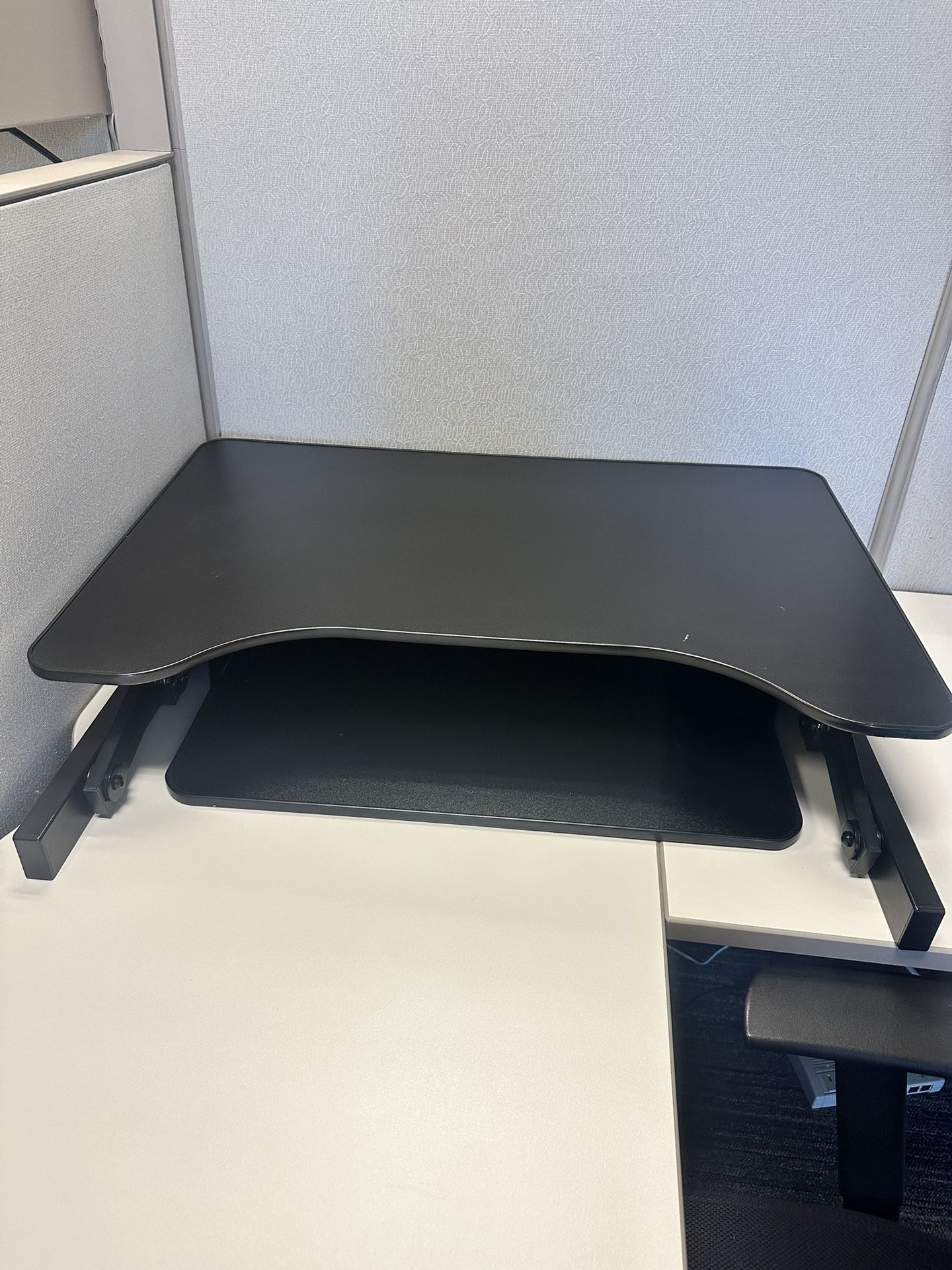 Standing keyboard, Office table, accent chair