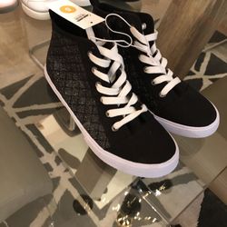 Brand New, Cat & Hat Sneakers, bigger child’s Size 5, Can Be Shipped Or Picked Up Curbside Pickup, These Have Black Sparkling Glitter On Side Of Sneak