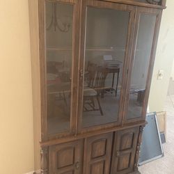Nice Chinese cabinet in very nice condition.