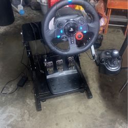 Logictech G29 Steering Wheel Peddles Shifter Comes With Stand