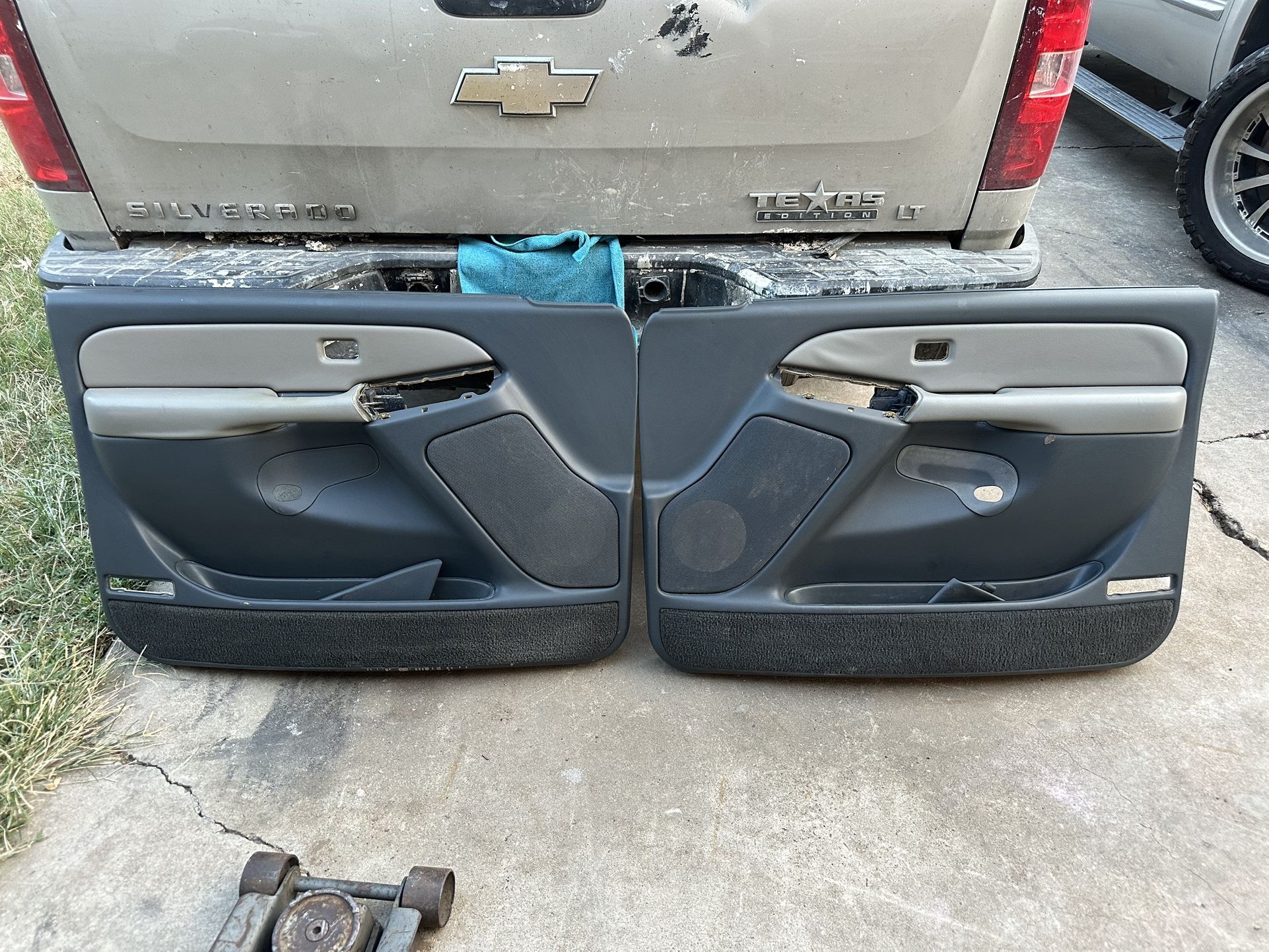 99-02 Chevy Silverado Tahoe GMC Sierra Yukon Set Of Front Power Door Panels OEM