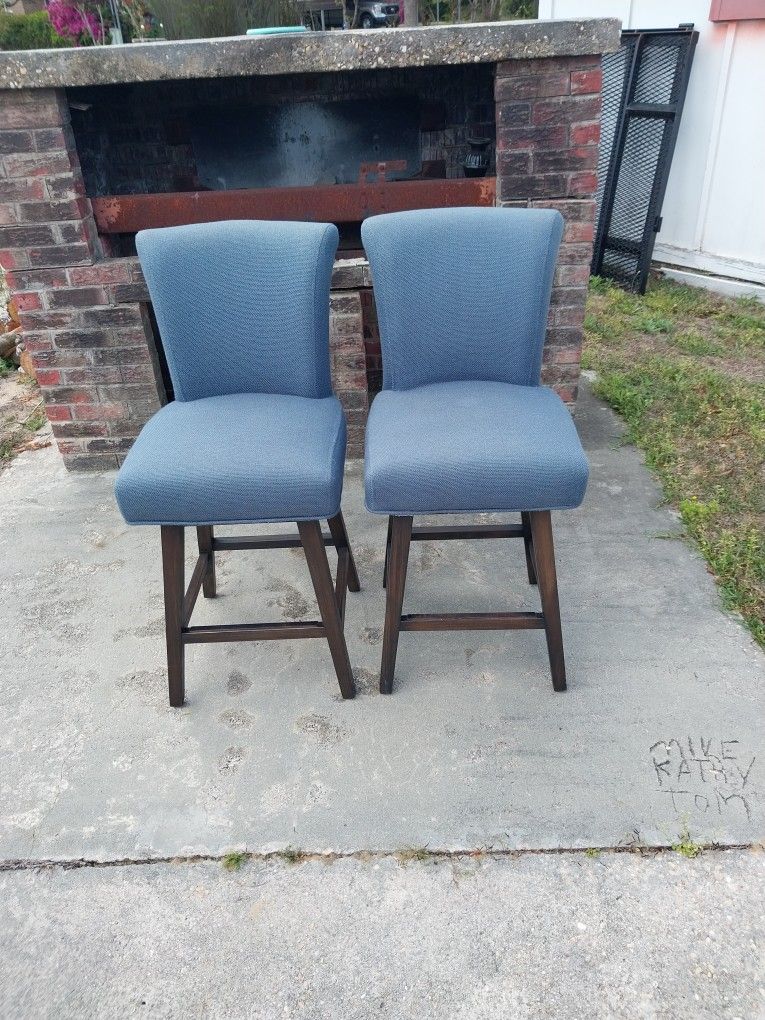 2 Swivel Barstools