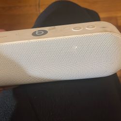 Beats Pill 
