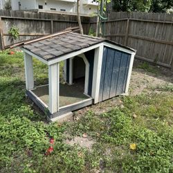 Very Nice Medium Size Dog House 