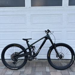 2024 Trek Slash 9.9 Large