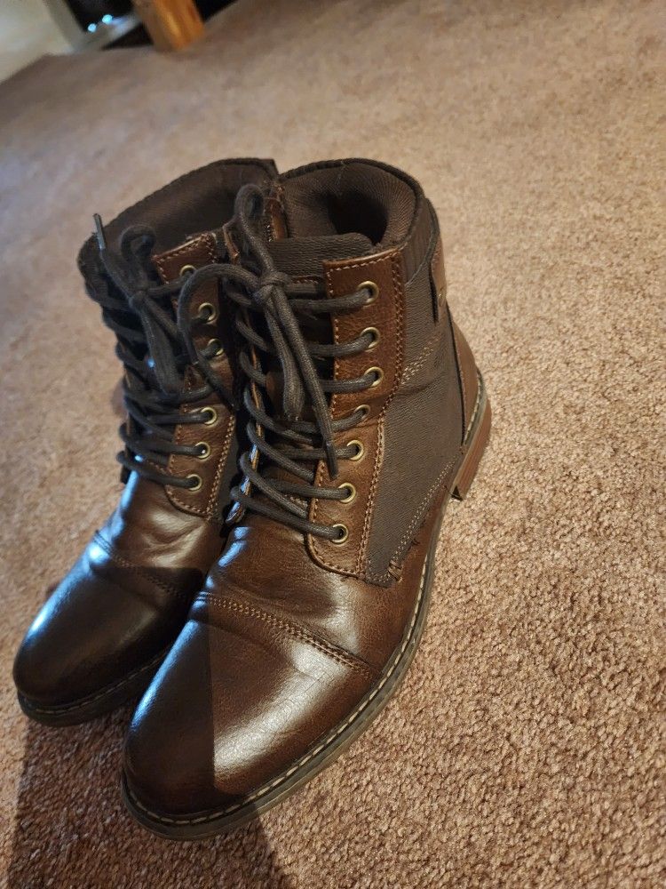 Mens Boots  Size 8