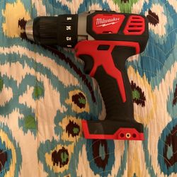 Milwaukee Hammer Drill Tool 2 Batteries 1.5 Batter charger