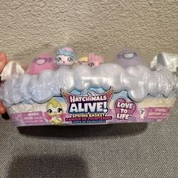 Hatchimals Spring Basket Mini Figures 