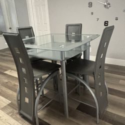 4 Chairs Dining Set