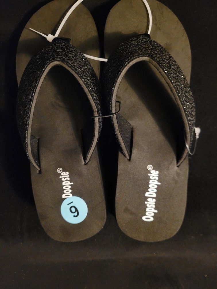 Oopsie doopsie comfortable size six sandals