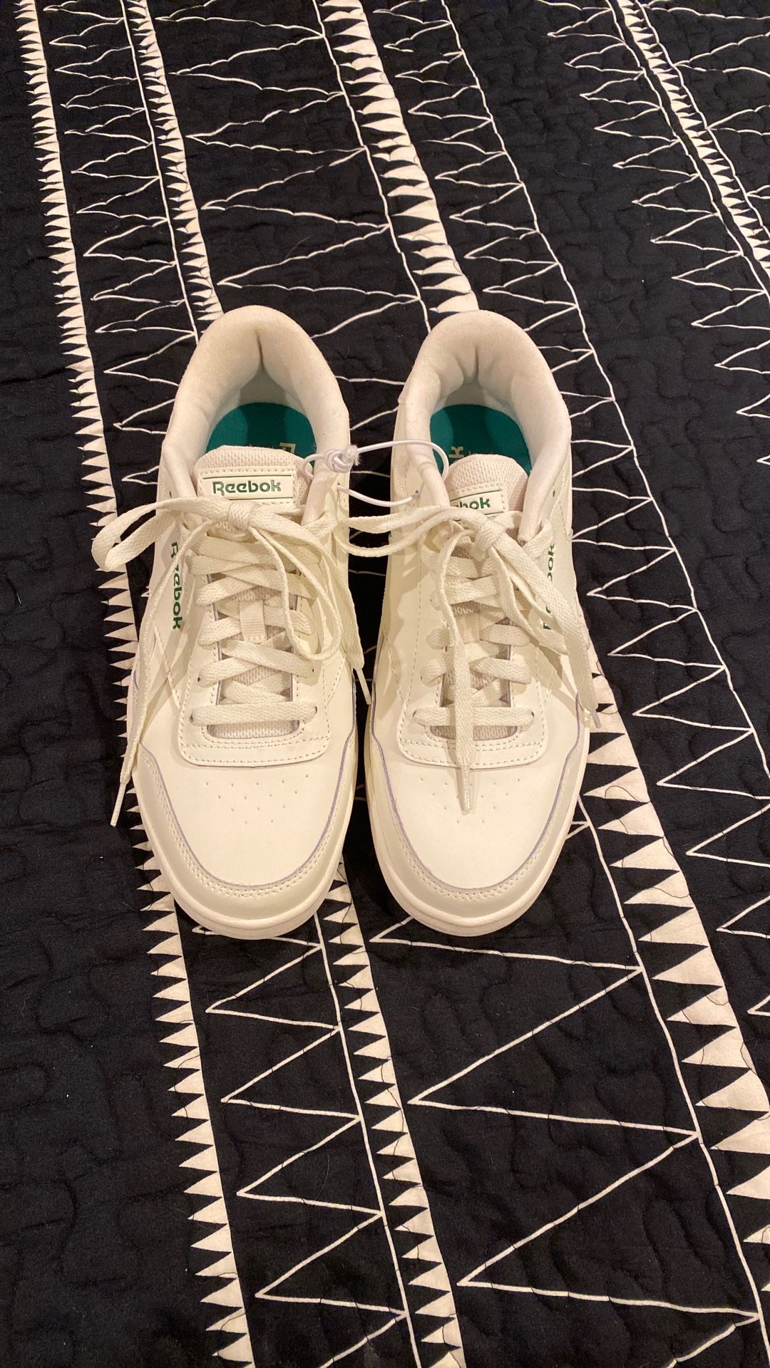 White Reebok Shoes Men’s 9.5