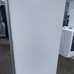 17 Cu Ft Frigidaire Heavy Duty Upright Frost Free Freezer FOR SALE!!!!