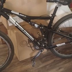 GARY FISHER MOUNTAIN BIKE .. WORKS GREAT 