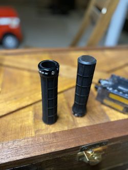 Vitus lock on grips