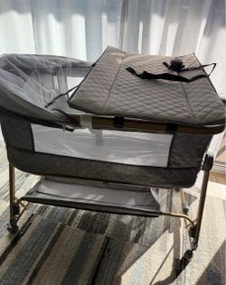Bassinet with mattress included