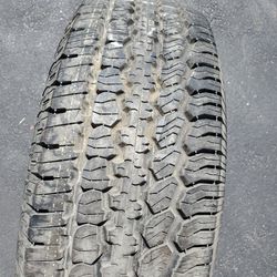 Single (1) 265 70 15 Bfg tire 