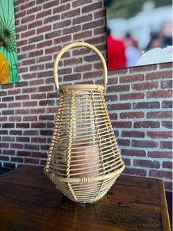 Rattan lantern with handle ✨