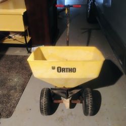 Ortho Fertilizer Spreader, Yellow, 20"W x 36"L x 33"H