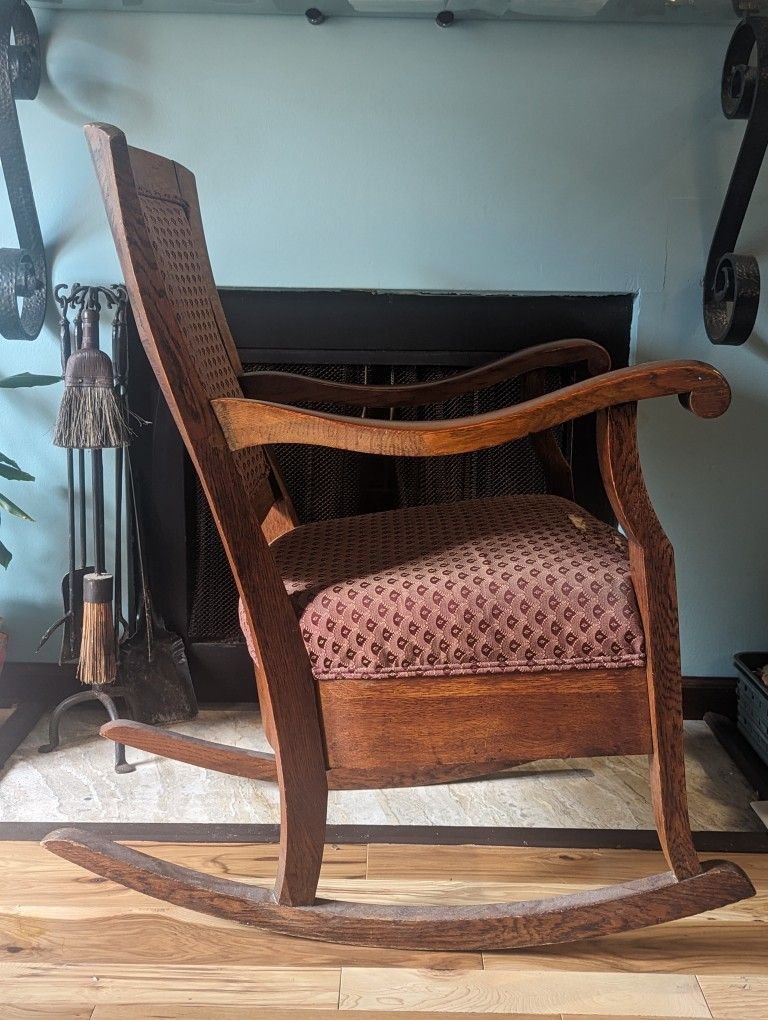 Antique/Vintage Rocking Chair