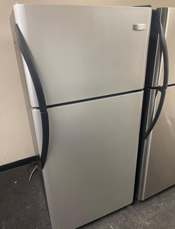 Frigidaire Top Freezer Fridge – Stainless, Clean, 19 cu ft