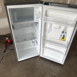 MAKE OFFER Refrigerator Only Used For A Few Weeks
