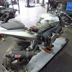 PARTED OUT - 2004 03-05 Yamaha YZFR6 R6 - Motorcycle parts - 003370