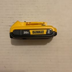 Brand New Dewalt 20 Volts Lithium Ion 2.0 AH Battery.             35 Firm on Price.        35 Firme en Precio.