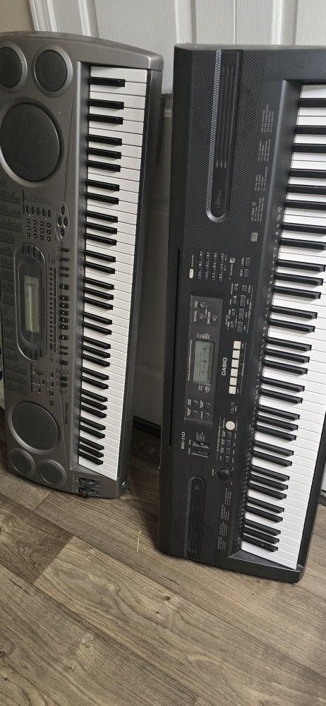 2 Big Piano In Excellent Condition
