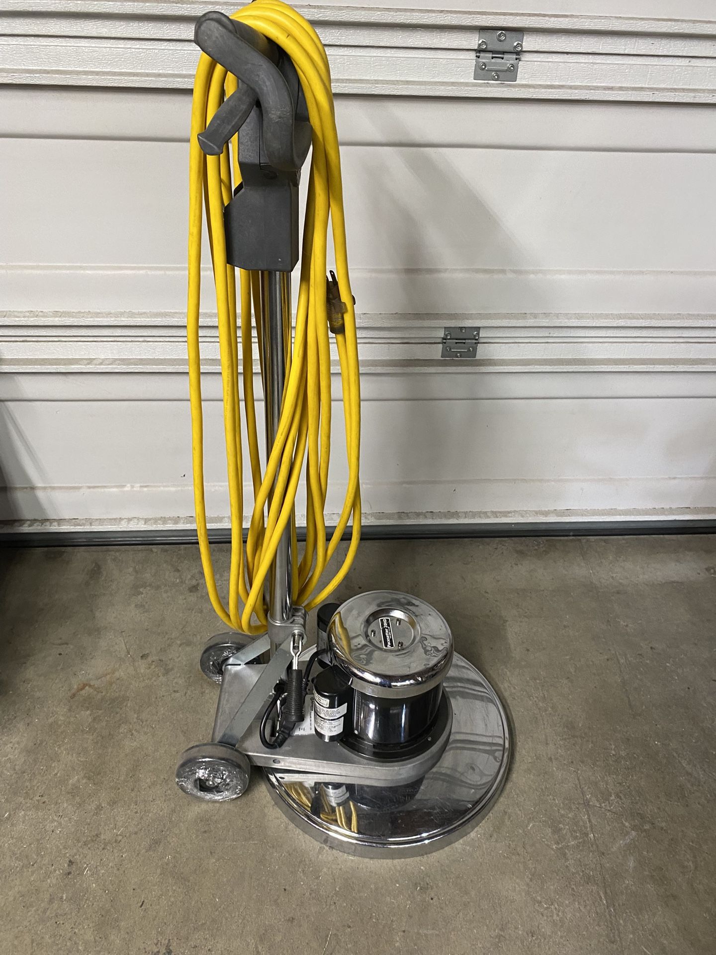 Advance Scrubber Machine