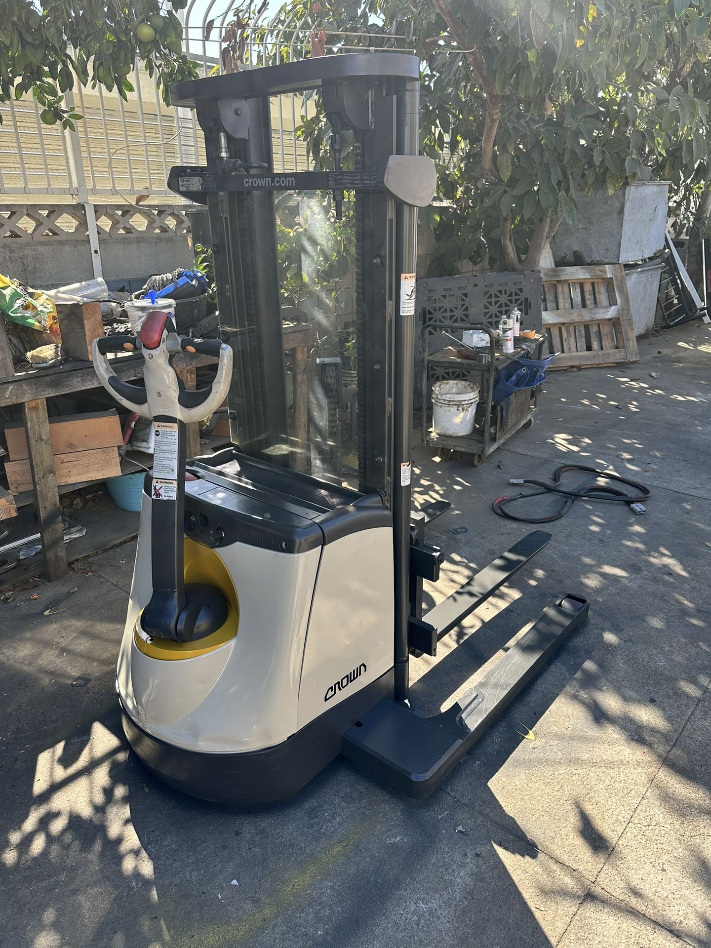 Crown Pallet Jack Stacker
