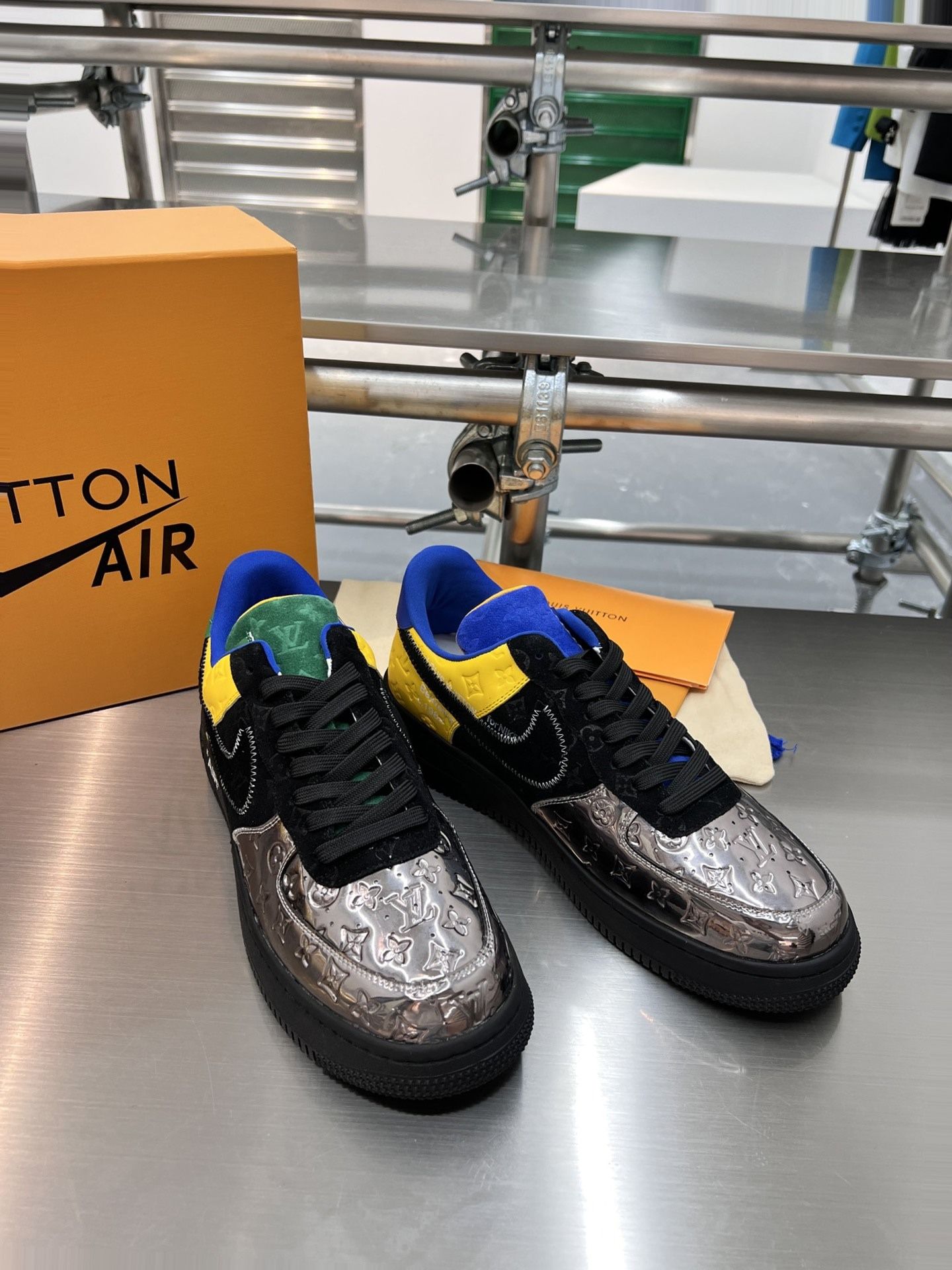 Louis Vuitton Nike Air Force 1 18 