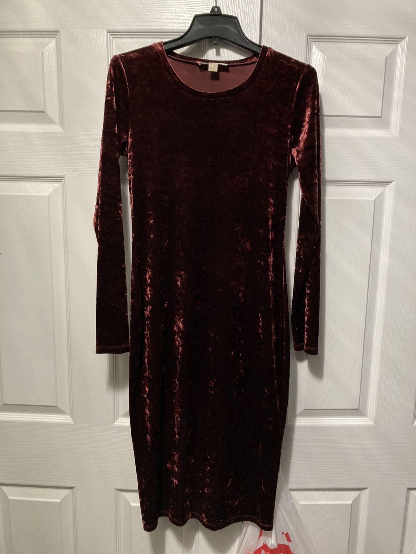 Michael Kors Velvet dress kinlobg sleeve, knee length, size medium, color burgundy