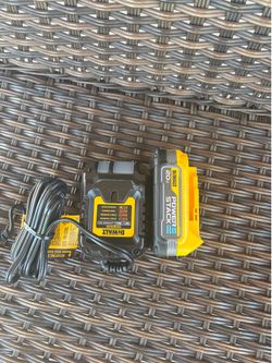 DeWalt 20V POWERSTACK 1.7 Battery and DCB1102 Charger