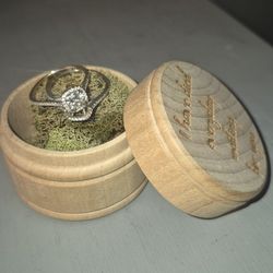 Moissanite Engagement/wedding Band