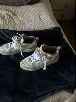 Boys Jordan sneakers size 7y