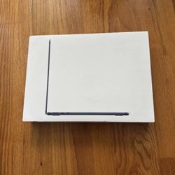 New 13 inches Apple Macbook Air 2025 Laptop A3240 MW03YLL/A Starlight M4 RAM 16Gb SSD 256Gb 