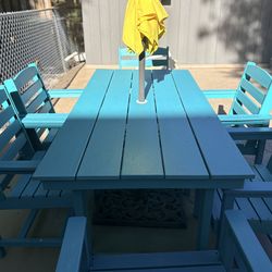 Great pool deck table