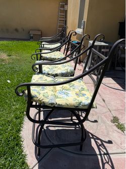 set of 4 heavy metal outdoor counter height bar stool  swivel very sturdy